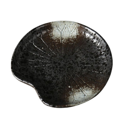 Czarna mydelniczka ceramiczna w kształcie liścia