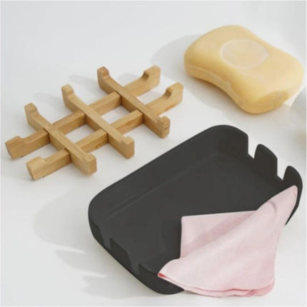 Nowoczesna czarna mydelniczka z bambusem