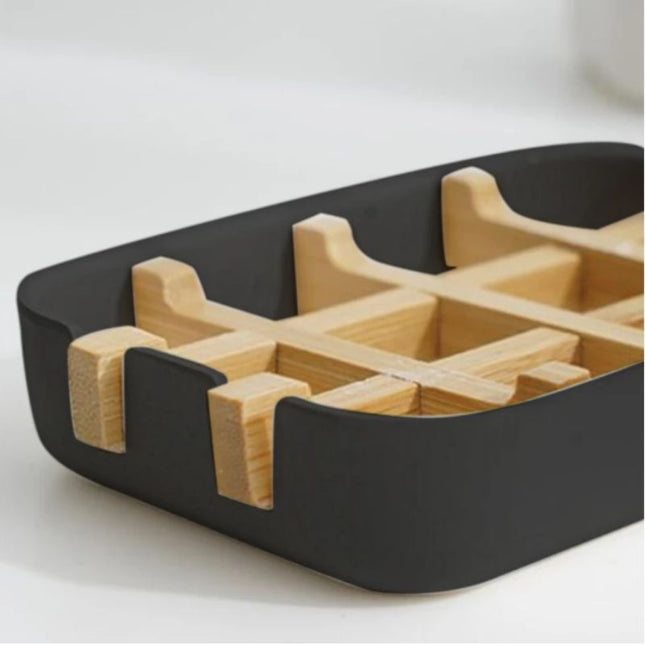 Nowoczesna czarna mydelniczka z bambusem