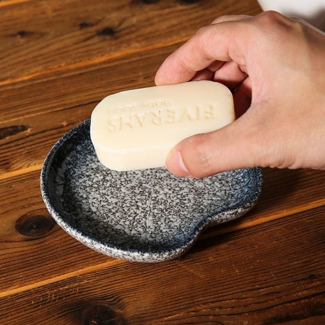 Ceramiczna mydelniczka w kształcie liścia lilii