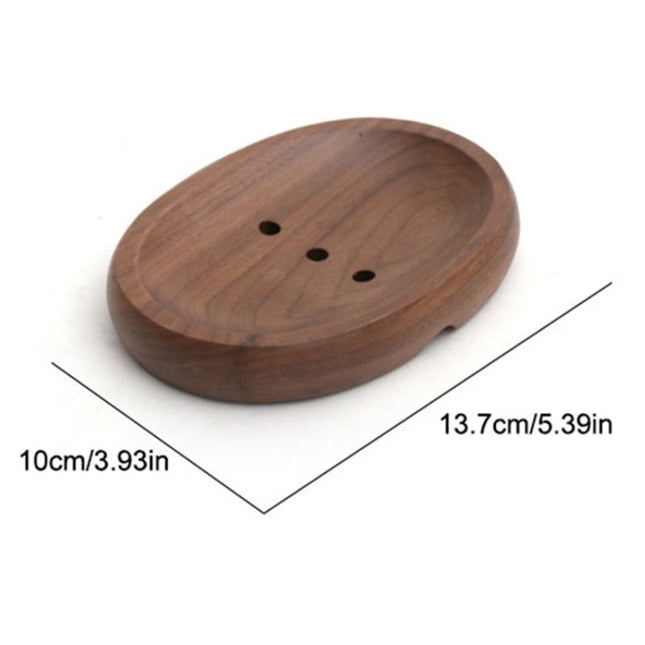 Owalna mydelniczka z naturalnego drewna.